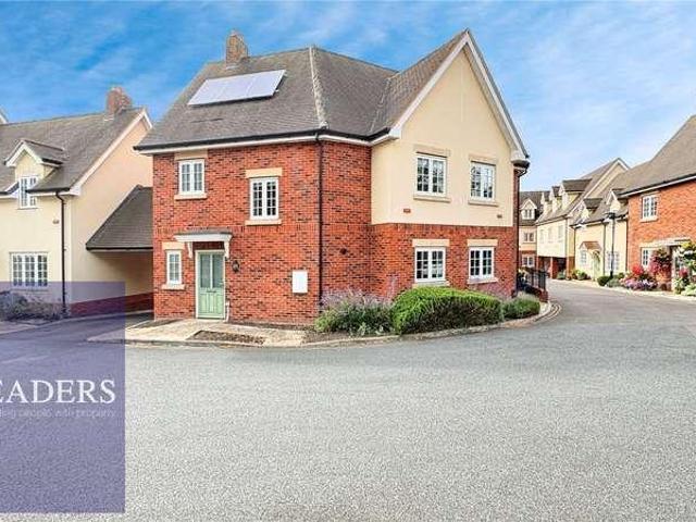 House for sale in Chipping Hill, Essex