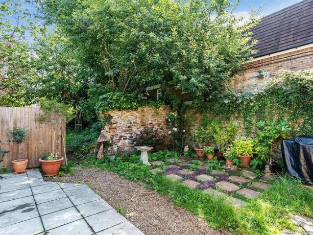House for sale in Hillview, Surrey