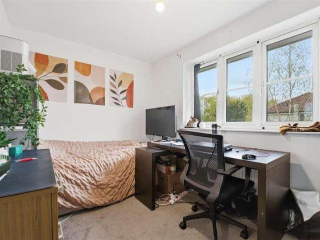 House for sale in Charville, Greater London