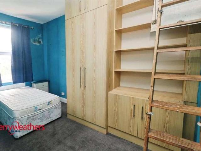 House for sale in Rotherham, Moorgate