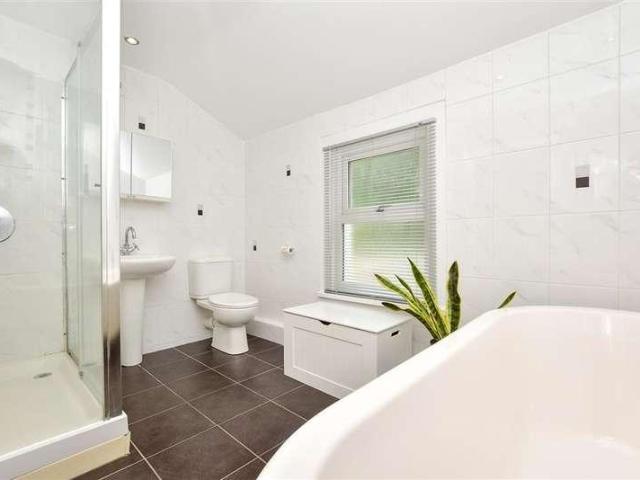 House for sale in Kenley, Kenley