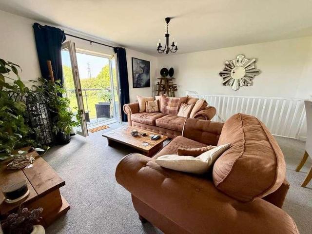 House for sale in Houghton Regis, Bedfordshire