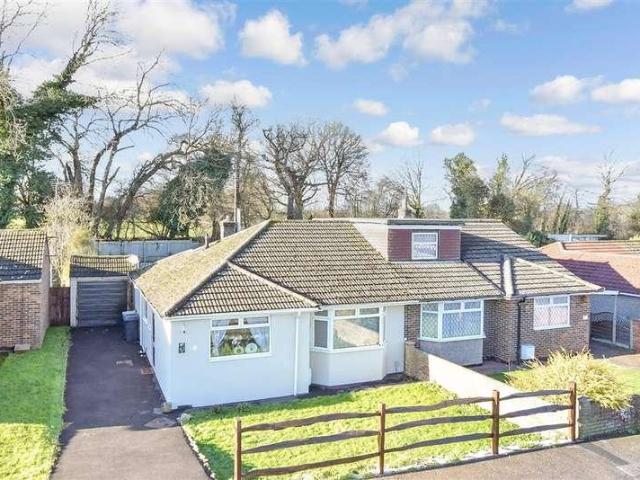 House for sale in The Butts, Kent