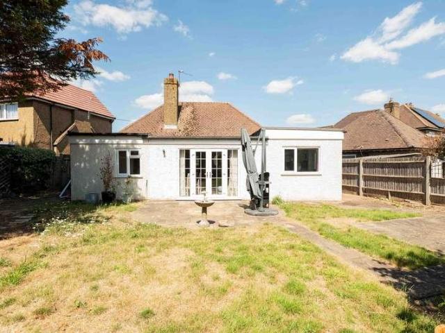 House for sale in Chessington, Hook