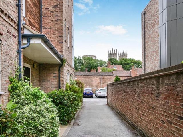 House for sale in High Field, York