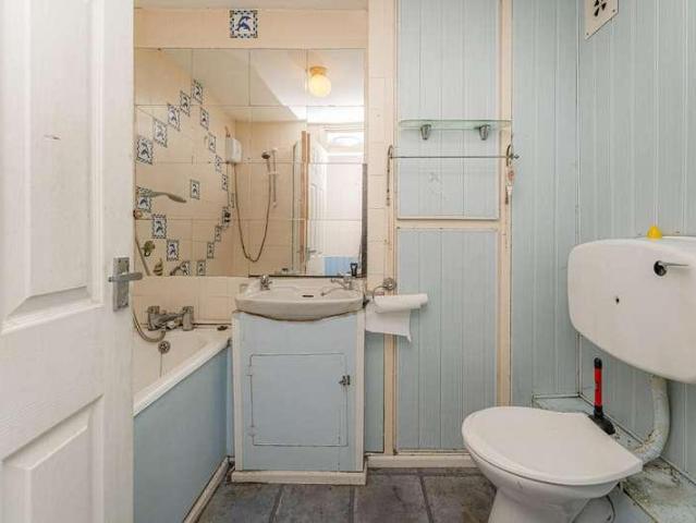 House for sale in Enfield Highway, Greater London
