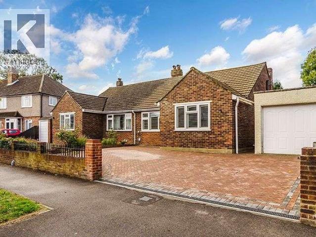 House for sale in Stoneleigh, Ewell