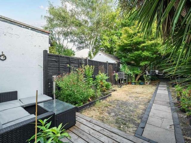House for sale in Horsell, Woking