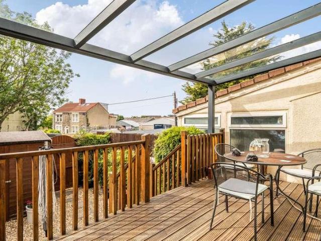 House for sale in Kingswood