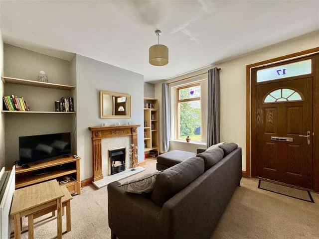 House for sale in Almondbury, West Yorkshire