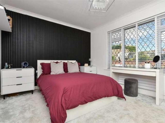 House for sale in Dumpton, Acol
