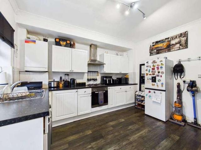 House for sale in Allerton Bywater, West Yorkshire