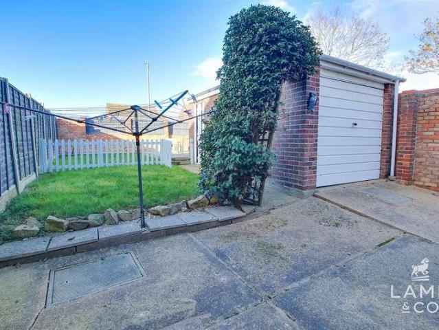 House for sale in Dale Hill, Essex