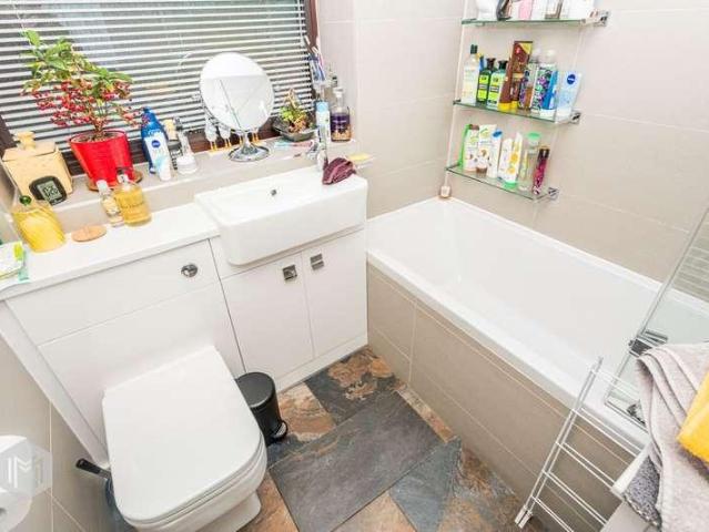 House for sale in Bradshaw, Lee Bank