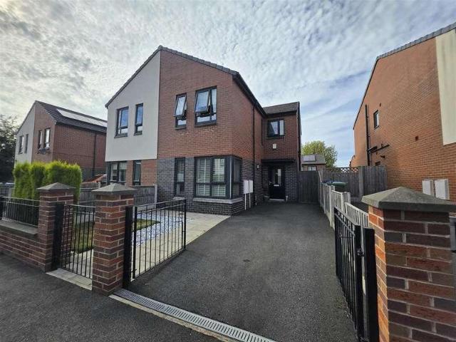 House for sale in Georgia, Greater Manchester