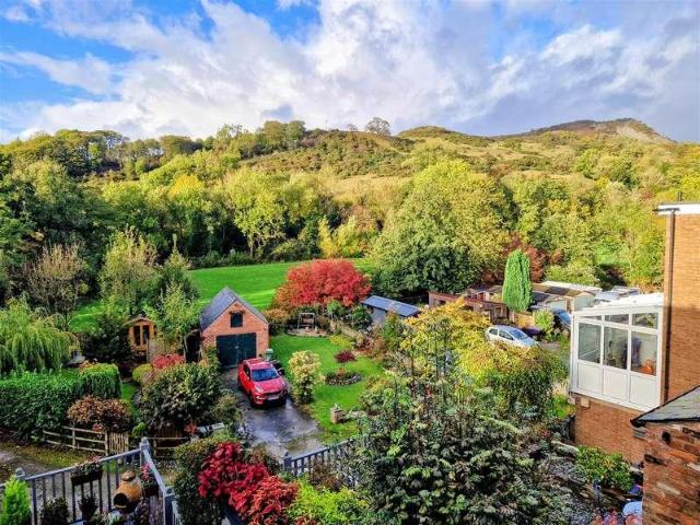 House for sale in Sutton