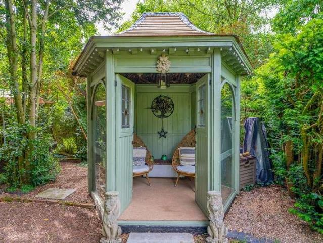 House for sale in Crookhill, Worcestershire