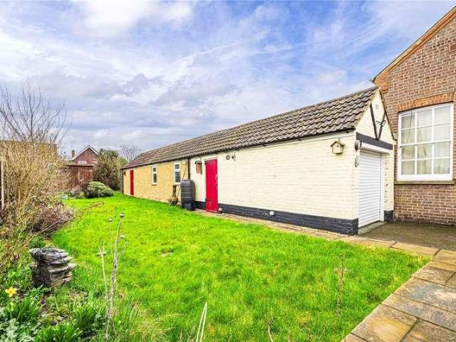 House for sale in Eaton Bray, Bedfordshire