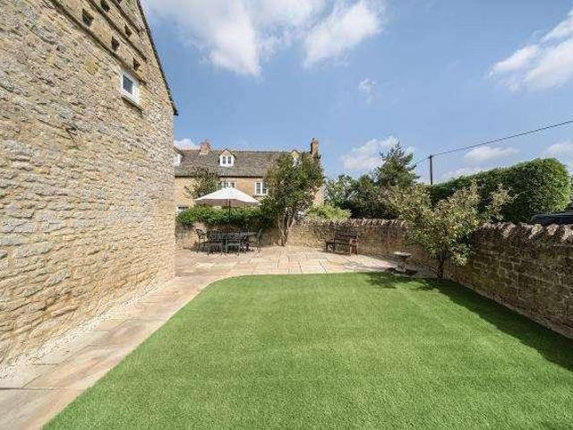 House for sale in Evershot, Oxfordshire