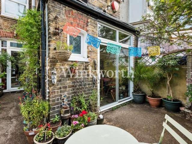 House for sale in Greater London