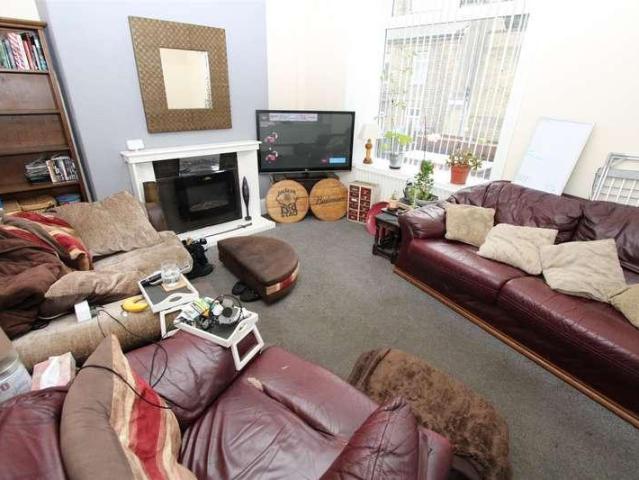 House for sale in Baildon, West Yorkshire