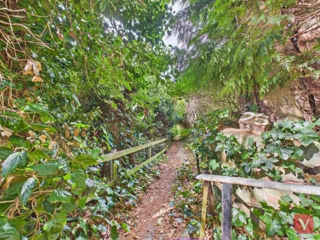 House for sale in Spring Park, Luton