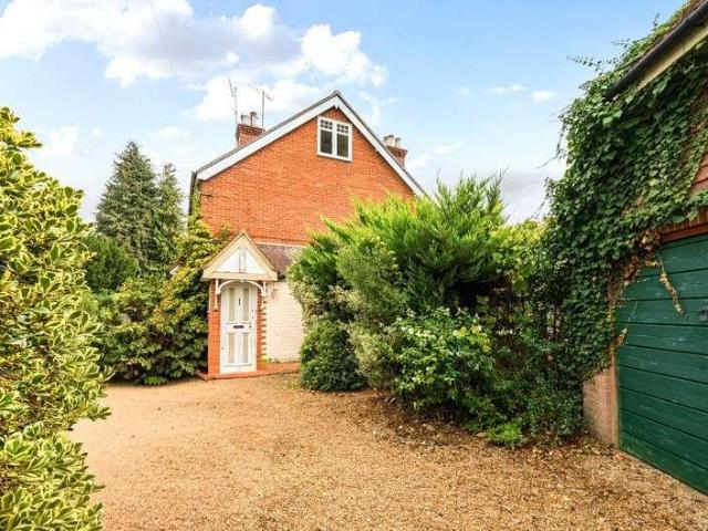 House for sale in Fole, Surrey