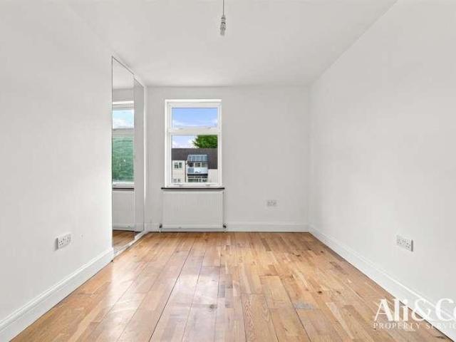 House for sale in West Thurrock, Essex