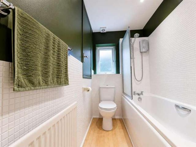 House for sale in Grovehill, Pouchen End