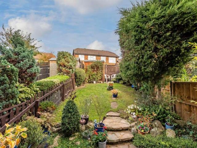 House for sale in Caterham on the Hill, Tandridge