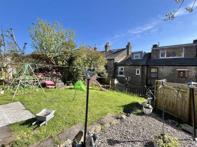 House for sale in Little Padfield, Charlesworth
