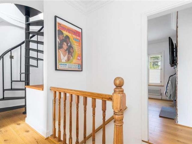 House for sale in Tranmere Park, Guiseley