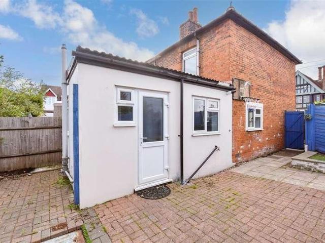 House for sale in London Borough of Croydon, Shirley