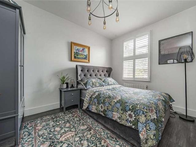 House for sale in Motspur Park, Greater London