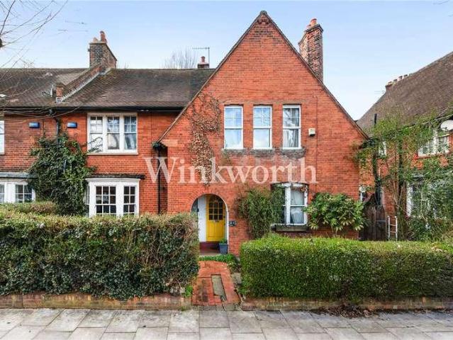 House for sale in Greater London