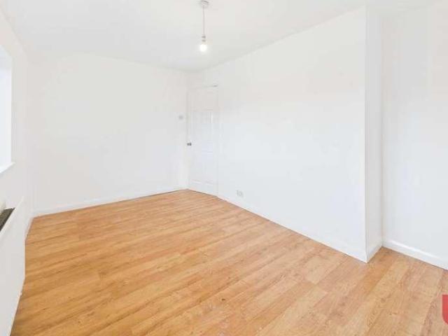 House for sale in Spring Park, Luton
