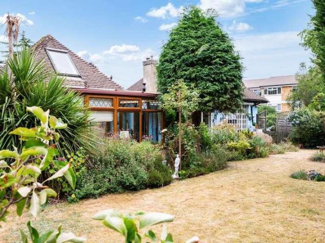 House for sale in Oxted, Hillview