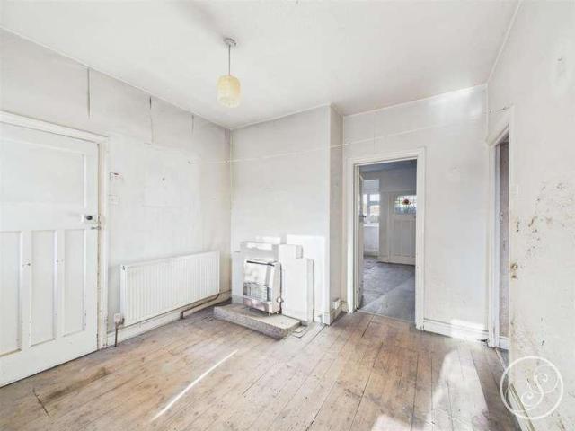 House for sale in Halton Moor, Leeds