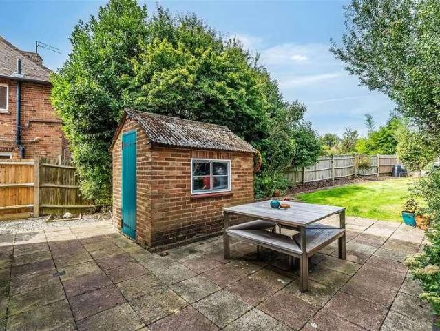 House for sale in Hillview, Surrey