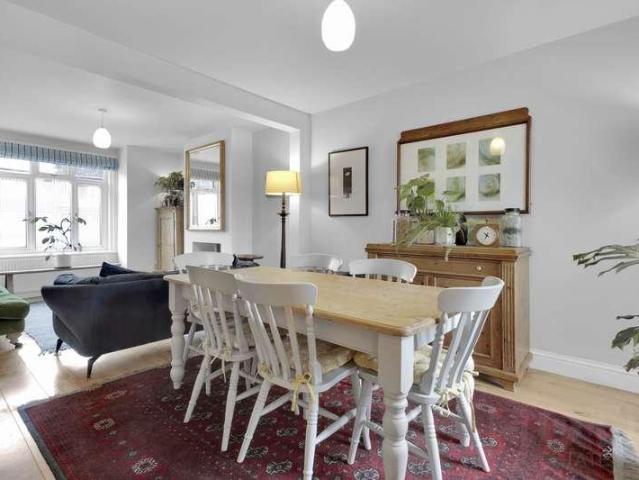 House for sale in Folkestone, Foord
