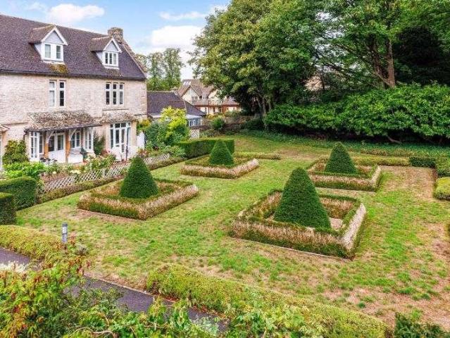 House for sale in Minchinhampton, School House