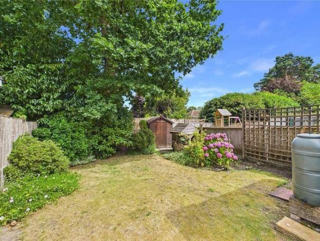 House for sale in Heol-las, Surrey