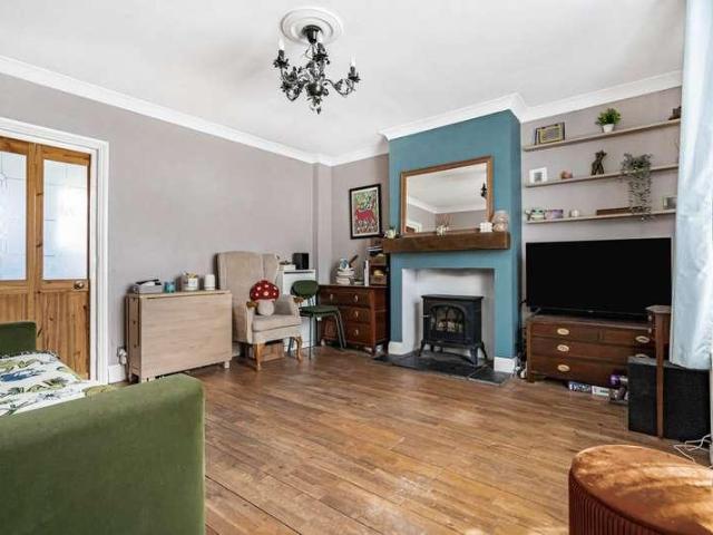 House for sale in Tolworth, Greater London