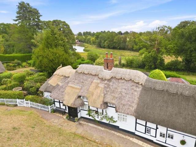 House for sale in Castle Green, Green Close