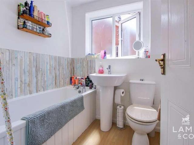 House for sale in Dale Hill, Essex