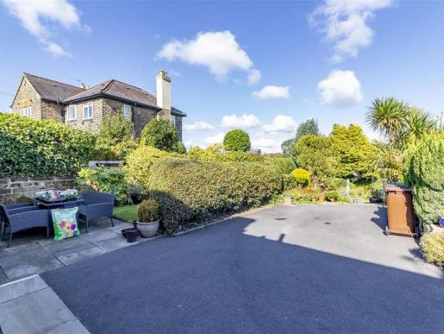 House for sale in Bramhope, West Yorkshire