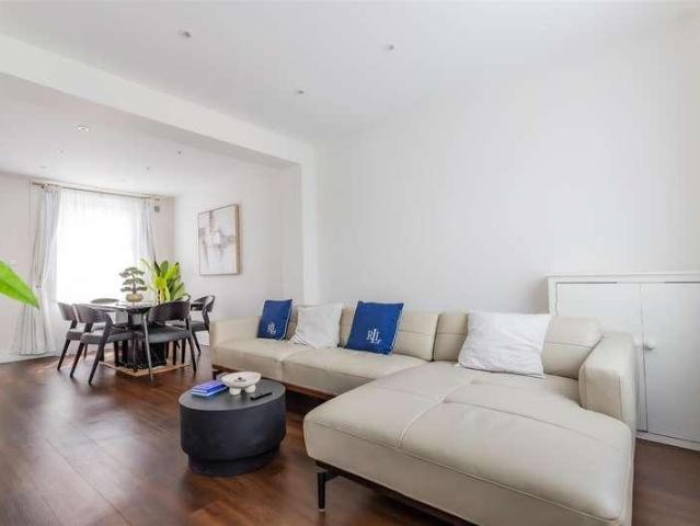 House for sale in Plasnewydd, Falcon Lodge