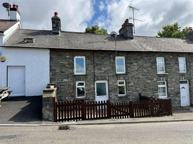 House for sale in Llanybydder, Wales