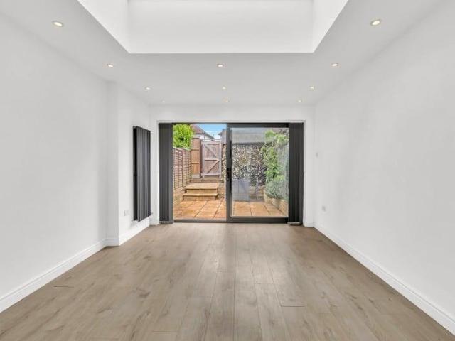 House for sale in Isleworth, Worton