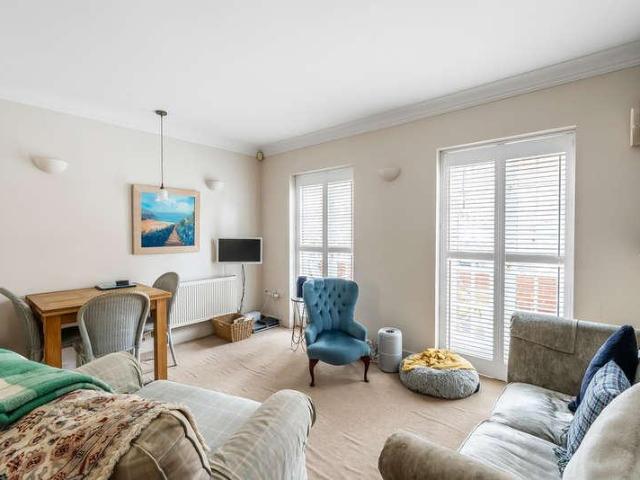 House for sale in The Butts, Kent